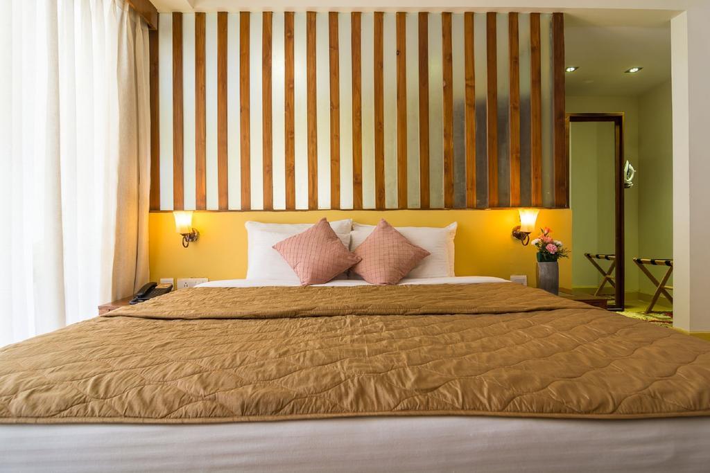 The Clematis Hotel Candolim Ngoại thất bức ảnh